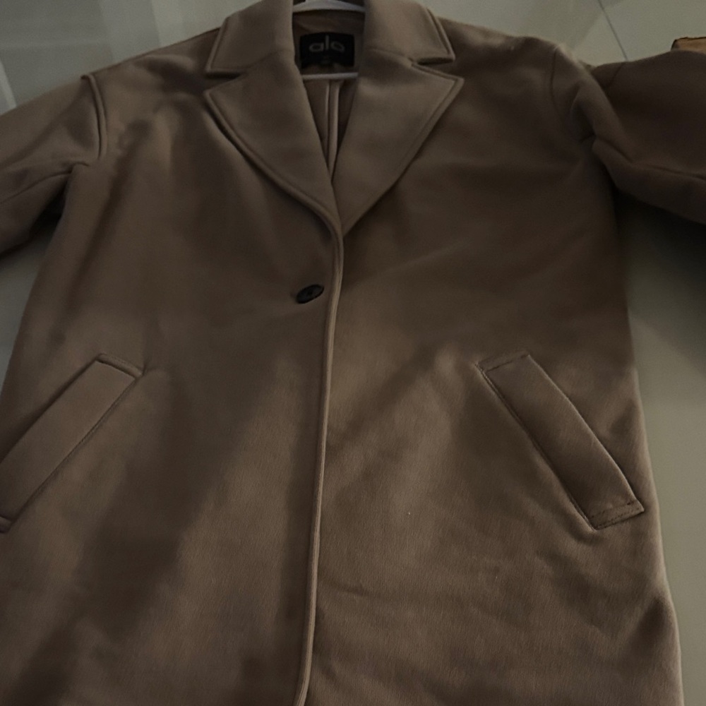 ALO Yoga women's  Brown Trench Coat never worn. VIP blazer trench